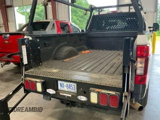 2020 Ford F-250 XL z VIN 1FT7W2B65LEE53984, wystawiony jako IAAI lot #42413799 z przebiegiem 101 338 mil mil oraz . Historia ofert i sprzedaży dostępna na DreamBid. Obrazek 1.