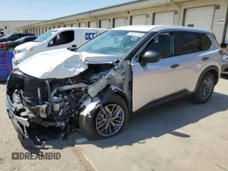 2024 Nissan Rogue S z VIN 5N1BT3AB6RC677756, wystawiony jako Copart lot #54772135 z przebiegiem 28 316 mil mil oraz Nie do naprawy • Non repairable. Historia ofert i sprzedaży dostępna na DreamBid. Obrazek 1.