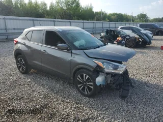 2018 Nissan Kicks SV z VIN 3N1CP5CU5JL520738, wystawiony jako Copart lot #53406785 z przebiegiem 82 082 mil mil oraz Szkoda całkowita • Salvage title. Historia ofert i sprzedaży dostępna na DreamBid. Obrazek 4.