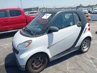 2013 Smart fortwo Pure z VIN WMEEJ3BA9DK608864, wystawiony jako IAAI lot #42314857 z przebiegiem 159 513 mil mil oraz . Historia ofert i sprzedaży dostępna na DreamBid. Obrazek 2.