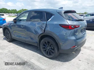 2024 Mazda CX-5 S Carbon Edition z VIN JM3KFBCLXR0521353, wystawiony jako IAAI lot #42351444 z przebiegiem 17 270 mil mil oraz . Historia ofert i sprzedaży dostępna na DreamBid. Obrazek 3.
