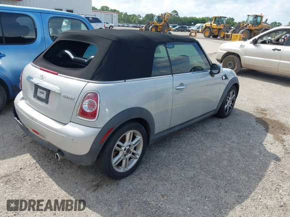 2011 MINI Convertible с VIN WMWZN3C56BT133717, выставлен на аукционе IAAI как лот 42496339 с пробегом 86 352 миль миль и . История ставок и продаж доступна на DreamBid. Изображение 4.