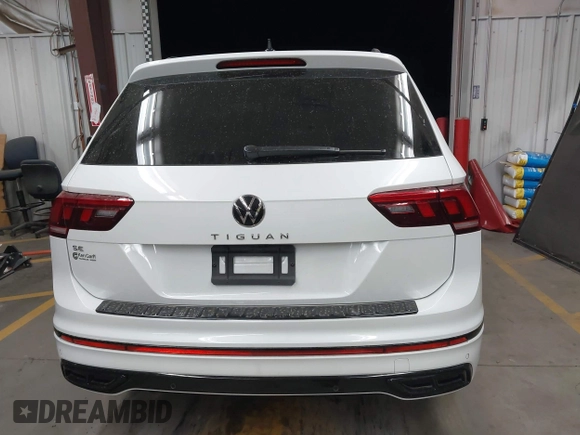 2024 Volkswagen Tiguan SE R-Line Black с VIN 3VVCB7AX2RM231148, выставлен на аукционе IAAI как лот 42275967 с пробегом 6 623 миль миль и . История ставок и продаж доступна на DreamBid. Изображение 6.