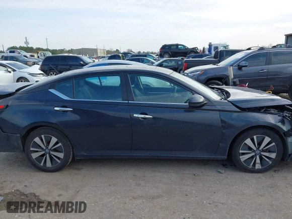 2022 Nissan Altima 2.5 SV with VIN 1N4BL4DV3NN351174, listed as a IAAI auction lot 41585827 with 94,316 mi miles. Bid and sale history available at carsss.com. Image 13.