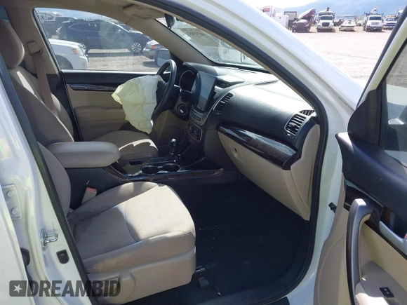2015 Kia Sorento LX with VIN 5XYKT4A75FG608229, listed as a IAAI auction lot 40395853 with 81,115 mi miles. Bid and sale history available at carsss.com. Image 5.