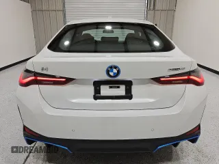 2024 BMW i4 eDrive40 z VIN WBY73AW04RFT37296, wystawiony jako Copart lot #55534975 z przebiegiem 18 786 mil mil oraz Czysty tytuł • Clean title. Historia ofert i sprzedaży dostępna na DreamBid. Obrazek 6.