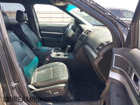 2017 Ford Explorer XLT with VIN 1FM5K7D8XHGA75280, listed as a IAAI auction lot 41805962 with 114,633 mi miles and . Bid and sale history available at carsss.com. Image 5.