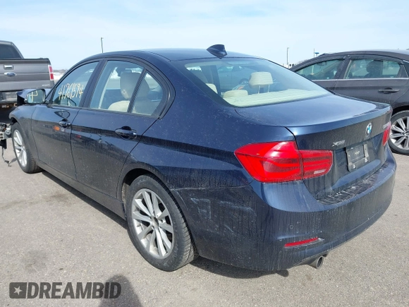 2016 BMW 3 Series 320i xDrive z VIN WBA8A3C50GK689560, wystawiony jako IAAI lot #41761594 z przebiegiem 86 453 mil mil oraz . Historia ofert i sprzedaży dostępna na DreamBid. Obrazek 3.