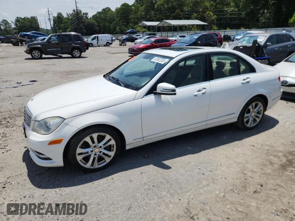 2013 Mercedes-Benz C 300 Sport z VIN WDDGF8AB3DR244616, wystawiony jako Copart lot #63582305 z przebiegiem 138 043 mil mil oraz Czysty tytuł • Clean title. Historia ofert i sprzedaży dostępna na DreamBid. Obrazek 1.