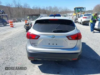 2017 Nissan Rogue SL z VIN JN1BJ1CR1HW113179, wystawiony jako IAAI lot #41838823 z przebiegiem 67 885 mil mil oraz . Historia ofert i sprzedaży dostępna na DreamBid. Obrazek 16.