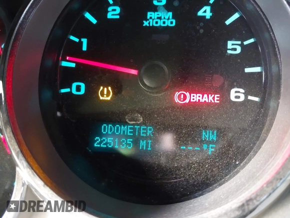 2013 Chevrolet Silverado 1500 LT with VIN 3GCPCSE00DG110686, listed as a IAAI auction lot 42034864 with 225,135 mi miles and . Bid and sale history available at DreamBid. Image 7.