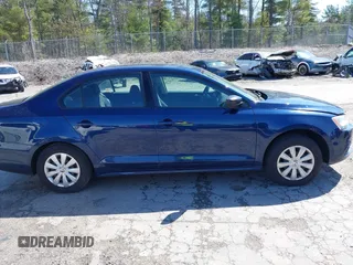 2014 Volkswagen Jetta S z VIN 3VW2K7AJ4EM256582, wystawiony jako IAAI lot #42115329 z przebiegiem 154 096 mil mil oraz . Historia ofert i sprzedaży dostępna na DreamBid. Obrazek 13.