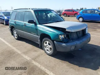 2001 Subaru Forester L with VIN JF1SF63561G719978, listed as a IAAI auction lot 41993814 with 208,781 mi miles. Bid and sale history available at carsss.com. Image 1.