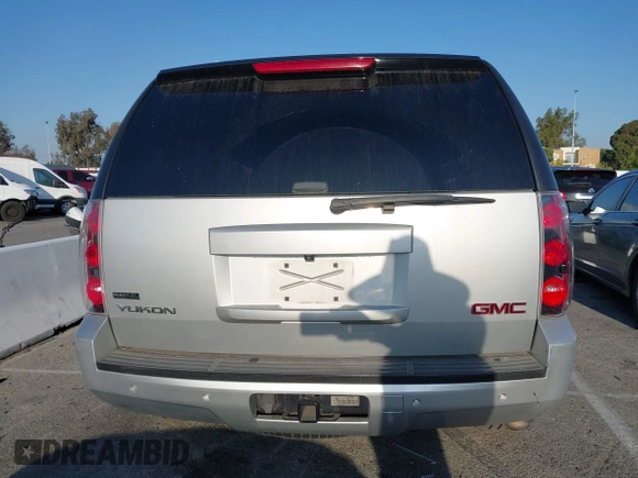 2010 GMC Yukon SLT with VIN 1GKUCCE00AR255901, listed as a IAAI auction lot 42149960 with 196,014 mi miles. Bid and sale history available at carsss.com. Image 16.