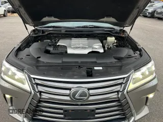 2016 Lexus LX 570 with VIN JTJHY7AX7G4203810, listed as a Copart auction lot 86017494 with 296,703 mi miles and Clean Title. Bid and sale history available at DreamBid. Image 8.