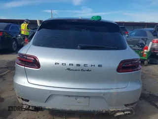 2015 Porsche Macan Turbo z VIN WP1AF2A5XFLB95717, wystawiony jako IAAI lot #41354991 z przebiegiem 122 663 mil mil oraz . Historia ofert i sprzedaży dostępna na DreamBid. Obrazek 16.