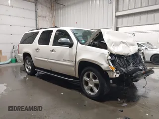 2008 Chevrolet Suburban LTZ z VIN 1GNFC16048R230282, wystawiony jako IAAI lot #41266021 z przebiegiem 247 954 mil mil oraz . Historia ofert i sprzedaży dostępna na DreamBid. Obrazek 1.