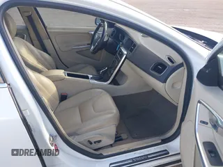 2015 Volvo V60 T5 Drive-E Platinum with VIN YV126MED5F1189283, listed as a IAAI auction lot 41422739 with 112,043 mi miles. Bid and sale history available at carsss.com. Image 5.