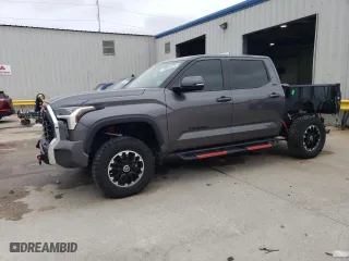 2024 Toyota Tundra 4WD SR5 with VIN 5TFLA5DB5RX146479, listed as a Copart auction lot 50825075 with 31,141 mi miles and Salvage Title. Bid and sale history available at carsss.com. Image 1.