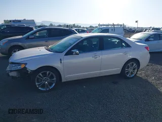 2010 Lincoln MKZ z VIN 3LNHL2GC7AR750322, wystawiony jako IAAI lot #42094461 z przebiegiem 78 482 mil mil oraz . Historia ofert i sprzedaży dostępna na DreamBid. Obrazek 15.