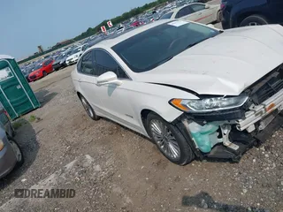 2014 Ford Fusion Titanium Hybrid with VIN 3FA6P0RU0ER329063, listed as a IAAI auction lot 40072913 with 210,274 mi miles. Bid and sale history available at carsss.com. Image 1.