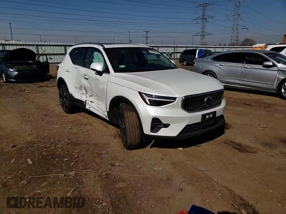 2023 Volvo XC40 Ultimate Bright Theme с VIN YV4L12UA5P2001018, выставлен на аукционе Copart как лот 44428554 с пробегом 7 463 миль миль и . История ставок и продаж доступна на DreamBid. Изображение 11.