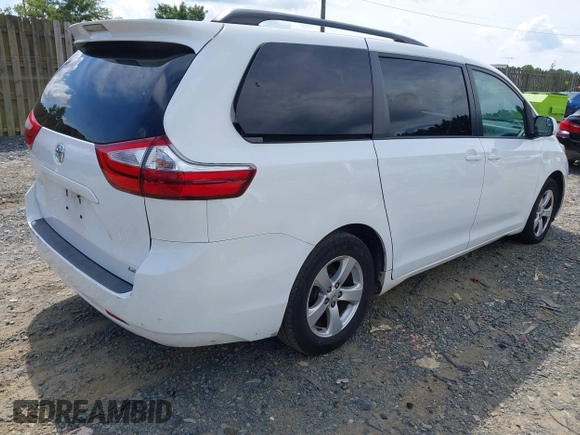 2017 Toyota Sienna LE Auto Access Seat z VIN 5TDKZ3DC5HS826355, wystawiony jako IAAI lot #42802103 z przebiegiem 310 281 mil mil oraz . Historia ofert i sprzedaży dostępna na DreamBid. Obrazek 4.