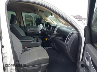 2019 Ram 2500 Big Horn with VIN 3C6UR5JL5KG703032, listed as a IAAI auction lot 41700190 with 90,215 mi miles. Bid and sale history available at carsss.com. Image 5.