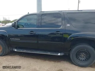 2010 Chevrolet Suburban LT with VIN 1GNUKJE39AR175422, listed as a IAAI auction lot 41561047 with 1 mi miles. Bid and sale history available at carsss.com. Image 14.