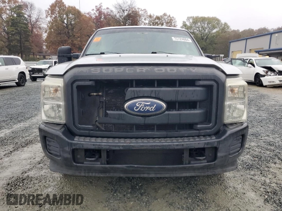 2011 Ford F-250 XL z VIN 1FT7X2A69BEB26338, wystawiony jako Copart lot #72724884 z przebiegiem 351 393 mil mil oraz Szkoda całkowita • Salvage title. Historia ofert i sprzedaży dostępna na DreamBid. Obrazek 5.