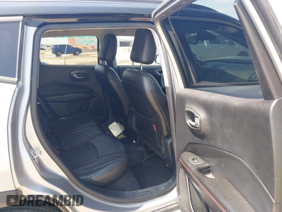 2018 Jeep Compass Trailhawk with VIN 3C4NJDDB2JT198784, listed as a IAAI auction lot 42405539 with 121,553 mi miles and . Bid and sale history available at DreamBid. Image 8.