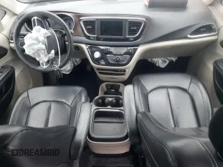 2020 Chrysler Voyager LXi z VIN 2C4RC1DG1LR266018, wystawiony jako Copart lot #47455945 z przebiegiem Nie podano mil oraz Szkoda całkowita • Salvage title. Historia ofert i sprzedaży dostępna na DreamBid. Obrazek 8.