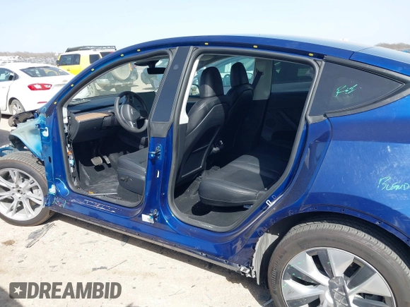 2024 Tesla Model Y Long Range with VIN 7SAYGDEE4RA247417, listed as a IAAI auction lot 41735632 with 30,062 mi miles. Bid and sale history available at carsss.com. Image 14.