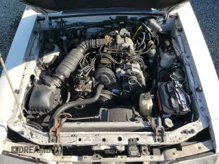 1993 Ford Mustang z VIN 1FACP44M9PF187992, wystawiony jako Copart lot #68557154 z przebiegiem 63 008 mil mil oraz Czysty tytuł • Clean title. Historia ofert i sprzedaży dostępna na DreamBid. Obrazek 11.