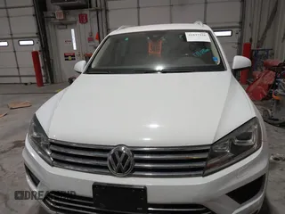 2016 Volkswagen Touareg Sport z VIN WVGEF9BP2GD010630, wystawiony jako IAAI lot #41837326 z przebiegiem 178 640 mil mil oraz . Historia ofert i sprzedaży dostępna na DreamBid. Obrazek 12.