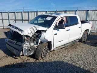 2014 Toyota Tundra 4WD Truck LTD with VIN 5TFHW5F16EX372679, listed as a IAAI auction lot 41736049 with 247,000 mi miles. Bid and sale history available at carsss.com. Image 17.
