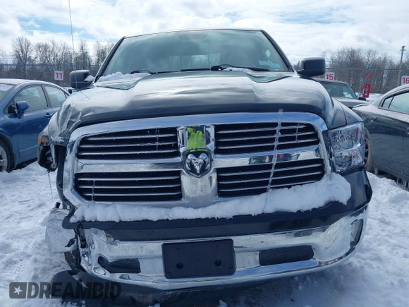 2015 Ram 1500 Outdoorsman z VIN 1C6RR7GGXFS606208, wystawiony jako IAAI lot #41660434 z przebiegiem 135 087 mil mil oraz . Historia ofert i sprzedaży dostępna na DreamBid. Obrazek 12.