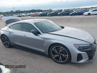 2022 Audi e-tron GT Prestige z VIN WAUEJBFW7N7001491, wystawiony jako IAAI lot #41356266 z przebiegiem 42 738 mil mil oraz . Historia ofert i sprzedaży dostępna na DreamBid. Obrazek 13.