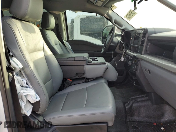 2024 Ford F-350 z VIN 1FT8W3BA0REC09540, wystawiony jako Copart lot #85826054 z przebiegiem 6 650 mil mil oraz Szkoda całkowita • Salvage title. Historia ofert i sprzedaży dostępna na DreamBid. Obrazek 5.
