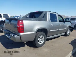 2007 Chevrolet Avalanche LS with VIN 3GNEC12017G113629, listed as a IAAI auction lot 42189684 with 122,771 mi miles and . Bid and sale history available at DreamBid. Image 4.