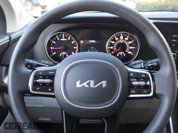 2023 Kia Carnival LX with VIN KNDNB4H39P6258367, listed as a Copart auction lot 45789775 with 26,395 mi miles and Clean Title. Bid and sale history available at DreamBid. Image 9.