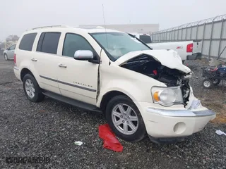 2007 Chrysler Aspen Limited with VIN 1A8HX58207F523147, listed as a IAAI auction lot 41488343 with 194,683 mi miles. Bid and sale history available at carsss.com. Image 1.