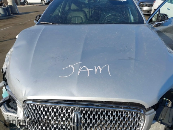 2019 Lincoln MKZ Hybrid Reserve II with VIN 3LN6L5MU6KR611449, listed as a IAAI auction lot 41465414 with Not provided miles and . Bid and sale history available at DreamBid. Image 10.