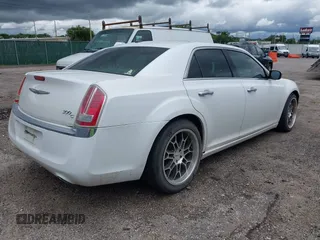 2011 Chrysler 300 C z VIN 2C3CA6CT4BH529179, wystawiony jako IAAI lot #42369447 z przebiegiem 162 060 mil mil oraz . Historia ofert i sprzedaży dostępna na DreamBid. Obrazek 4.