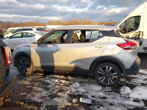 2019 Nissan Kicks SV with VIN 3N1CP5CU9KL508657, listed as a IAAI auction lot 41321427 with 137,402 mi miles. Bid and sale history available at carsss.com. Image 14.