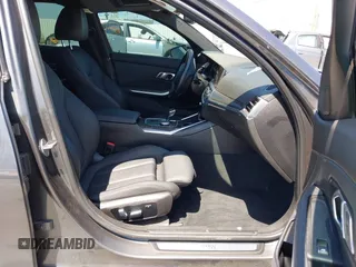 2020 BMW 3 Series 330i z VIN 3MW5R1J03L8B17207, wystawiony jako IAAI lot #42090508 z przebiegiem 105 982 mil mil oraz . Historia ofert i sprzedaży dostępna na DreamBid. Obrazek 5.