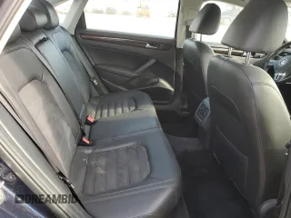 2015 Volkswagen Passat SEL Premium z VIN 1VWCV7A31FC027860, wystawiony jako Copart lot #56521435 z przebiegiem 171 702 mil mil oraz Czysty tytuł • Clean title. Historia ofert i sprzedaży dostępna na DreamBid. Obrazek 10.