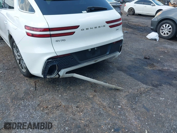 2025 Genesis GV70 2.5T with VIN KMUMADTB8SU213077, listed as a IAAI auction lot 42642854 with 13,762 mi miles and . Bid and sale history available at DreamBid. Image 16.