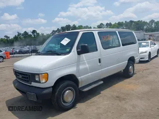 2003 Ford Econoline Passenger XL z VIN 1FBNE31L23HA12422, wystawiony jako IAAI lot #42458177 z przebiegiem 121 505 mil mil oraz . Historia ofert i sprzedaży dostępna na DreamBid. Obrazek 2.