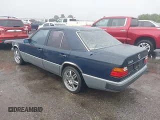 1990 Mercedes-Benz 300 E с VIN WDBEA30D5LB186360, выставлен на аукционе IAAI как лот 42502197 с пробегом 226 135 миль миль и . История ставок и продаж доступна на DreamBid. Изображение 3.